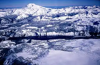 Callaqui, im Vordergrund der El-Barco-See