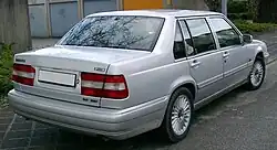 Heckansicht des Volvo 960