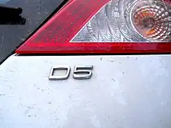 Schriftzug des Fünfzylinder-Dieselmotors mit 132 kW (180 PS)