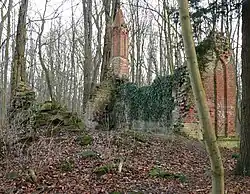 Die Ruine des Mausoleums (2012) vor der Restaurierung