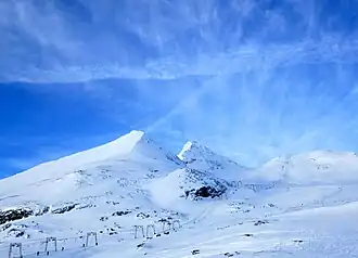 Doppelskilift des Vorabgletschers. Mitte der Bündner, rechts der Glarner Vorab, links der Vorgipfel Vorab Pign