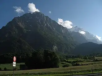 Vorderglärnisch mit Ortstafel Glarus, Blickrichtung Süden
