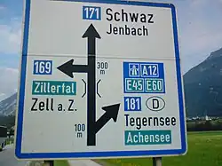 Vorwegweiser westlich von Strass im Zillertal