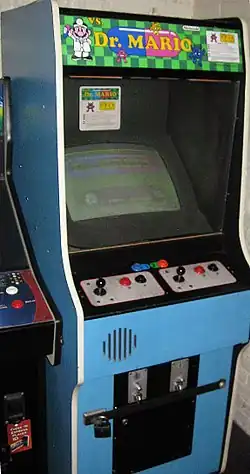 Ein VS. Dr. Mario Arcade-Automat