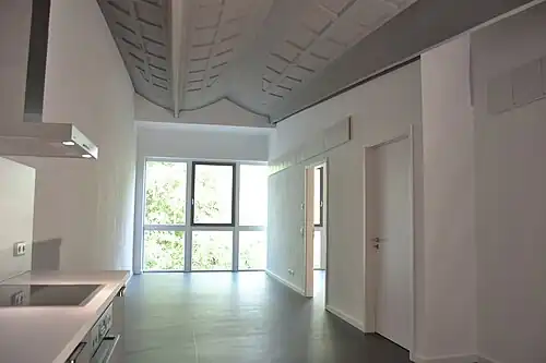 Etagenwohnung im Obergeschoss unter Hyparschalendach, 2017