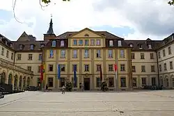 Schaufassade des Hauptgebäudes