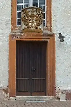 Wappen an der ev. Erlöserkirche zu Empfertshausen