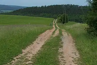 Blick von Osten auf den Kolmischen Berg, Feldweg von Herda nach Kratzeroda