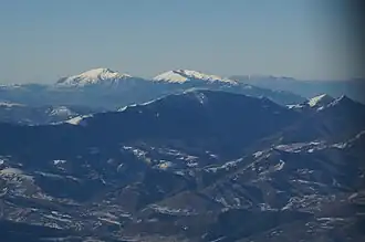 Der Bergzug von Osten mit Gjallica and Koritnik im Hintergrund