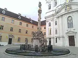 Ehrenhof linke Seite