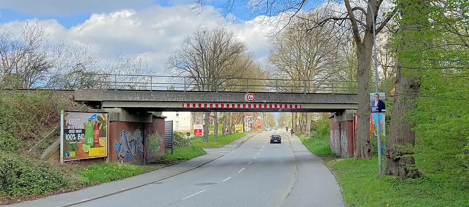 Überführung der Bahnstrecke Lübeck–Lüneburg über den südlichen Teil der Kronsforder Allee