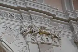 Pilaster und Kapitelle in der Vierung