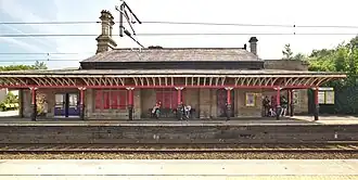 Empfangsgebäude, Bahnsteigseite