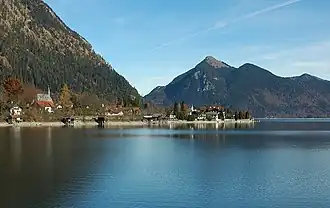 Der Jochberg hinter dem Ort Walchensee