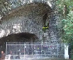 Grotte bei Waldsassen. Sie wurde der berühmten Grotte von Lourdes nachgebildet.