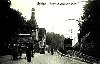 Waldschlösschen und Kleinbahn auf der Passhöhe