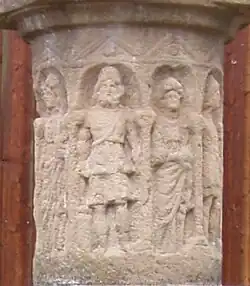 Zwischensockel mit (von links) den Reliefs 5–8: Juno, Vulkan, Vesta/Venus und Mars. (→&nbsp; Bildkommentar)