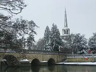 Wallingford Bridge mit St Peter's Church