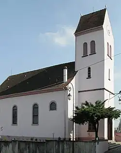 Die Kirche Sankt Peter und Paul aus dem 18. Jahrhundert wurde 1858 vergrößert, der Kirchturm 1952 verändert Fachwerkhaus Nr. 7 Rue Principale von 1685 mit dreiteiligem Stubenfenster im Erdgeschoss und interessanter, reich verzierter Fensterrahmung im Obergeschoss