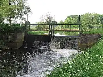 Wehr im Wapelbach in der Nähe des Gütersloher Ortsteils Kattenstroth