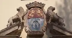 Wappen am Schloss Schney mit zwei widersehenden Löwen als Schildhaltern