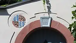 Wappen und Jahreszahl am kurpfälzischen Amtshof