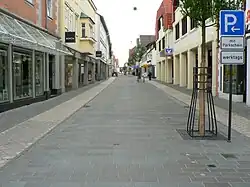 Die barrierefrei umgestaltete Hauptstraße aus Richtung Neustadtmarktplatz