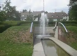 Rasenhügel, Blick nach innen auf die Tribüne.