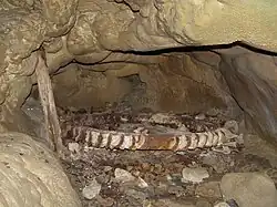 Reste des Wasserrades der Mühle