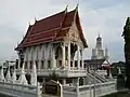 Wat Kaen Lek, im Hintergrund Prang des Wat Mahathat