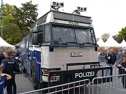 … und mittlerweile in Blau-Weiß.