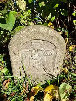 Rechter Begleitstein zum Wegekreuz