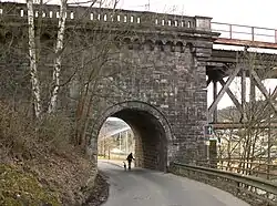 Brückenwiderlager auf der Südseite mit einer Durchfahrt