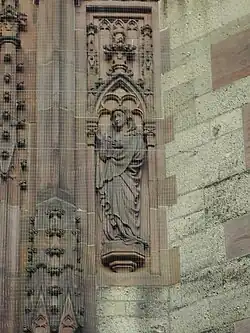 Figur am Hauptportal