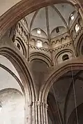 Mainzer Dom: Vierungs­kup­pel mit Rippen, Fenster in 2 Etagen