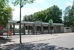 S-Bahneingang an der Trakehner Allee