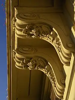 Leopoldinischer Trakt, Tragsteine der Altane Kaiserstein