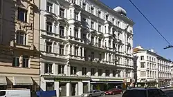 Nr. 33, Wohn- und Geschäftshaus