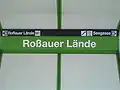Modernes Design der Stationsbezeichnung der U4 in der Station Roßauer Lände und&nbsp;…