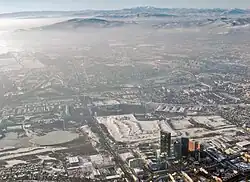 Südliches Wienerberggelände, in der Mitte die Triester Straße