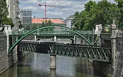 Zollamtsbrücke über den Wienfluss, Teil des alten Stadtbahnsystems