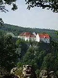 Burg Wildenstein von den Bandfelsen des Donautales gesehen