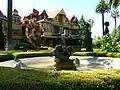Winchester Mystery House mit Brunnen