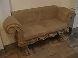 Steinbank in der Einfahrt, Bodenplatten Kaiserstein