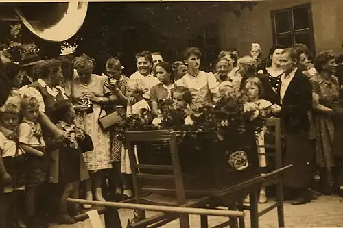 "Die Hauerlade" Weinhauerumzug in Mistelbach (August 1949)