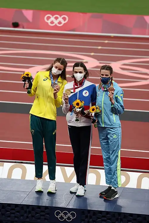 Die Medaillengewinnerinnen (v.&nbsp;l.&nbsp;n.&nbsp;r.): Nicola McDermott (Silber), Marija Lassizkene (Gold), Jaroslawa Mahutschich (Bronze)