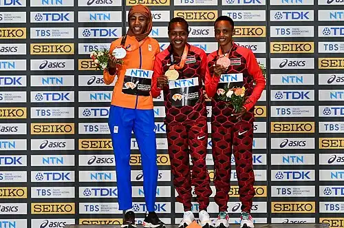 Die Medaillengewinnerinnen (v.&nbsp;l.&nbsp;n.&nbsp;r.): Sifan Hassan. Faith Kipyegon, Beatrice&nbsp;Chebet