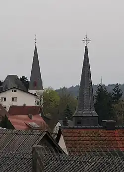 Kirchtürme der alten und der neuen Kirche