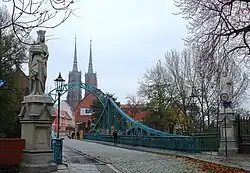 Die Brücke mit den beiden Statuen der Hl. Hedwig und Johannes der Täufer