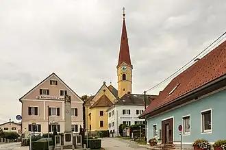 Wundschuh, Zentrum mit Dorfwirt, Kirche und Gemeindeamt